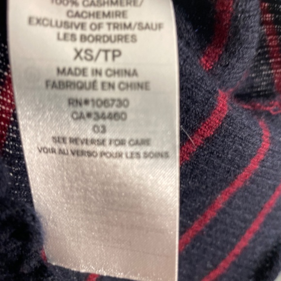 Vince cashmere sweater . Worn once. Excellent condition - Picture 3 of 4